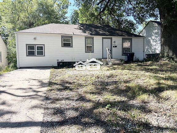 2nd image of 5225 E 39th Ter