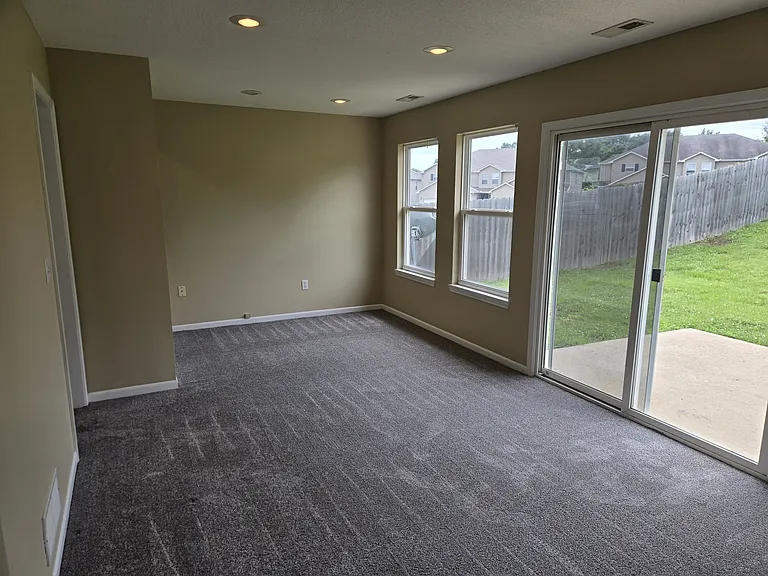 1216 Cypress Ct — Photo 5