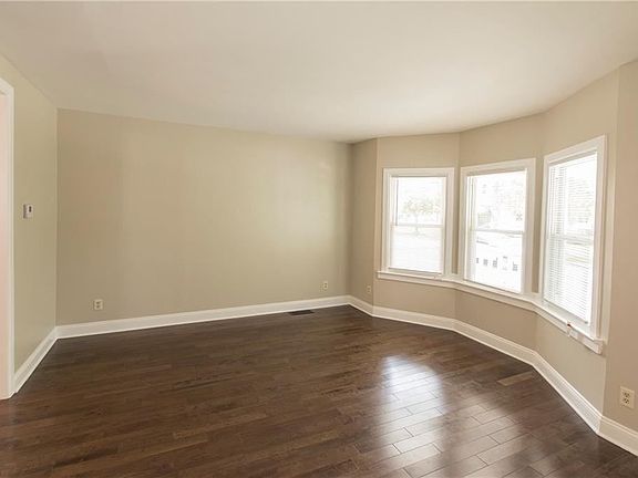 5th image of 1545 Winton Ave