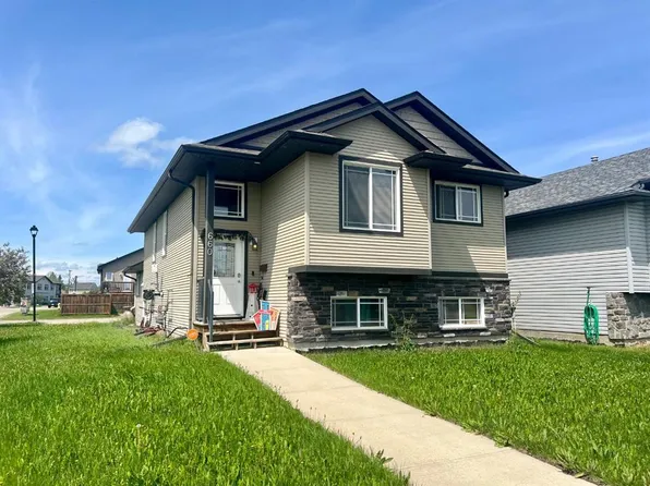 660 E Red Oak Close, Red Deer County, AB T4S 0B5