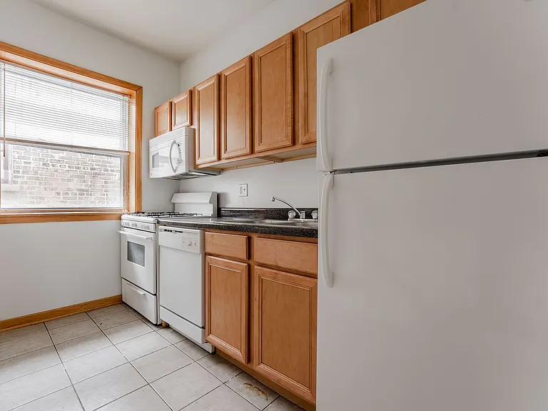 2620 W Gunnison St #3 — Photo 6