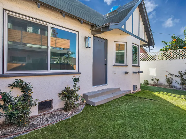 2824 S Redondo Blvd — Photo 7