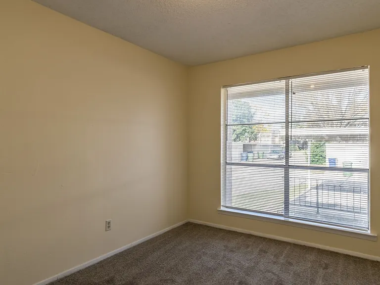 439 Valley Park Dr — Photo 16