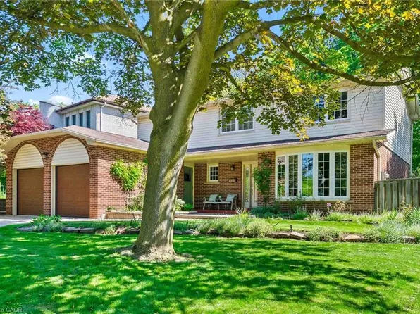 255 Spring Garden Rd, Oakville, ON L6L 5H5