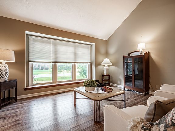 4th image of 1642 Waterford Dr