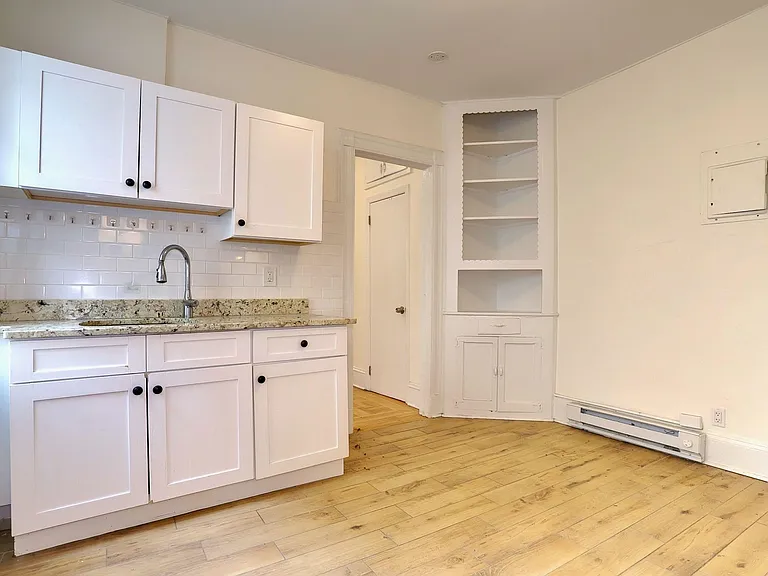 327 Jackson St #18 — Photo 10