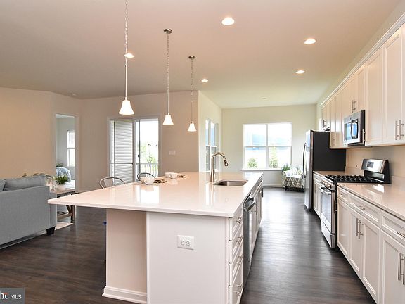 5th image of 203 Bayberry Dr