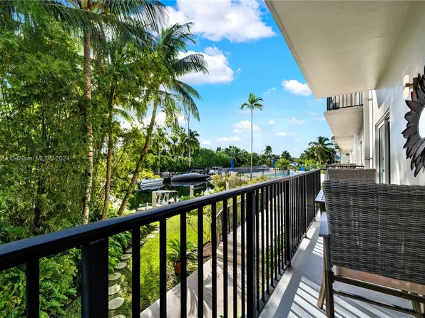 6815 Edgewater Dr APT 103, Coral Gables, FL 33133