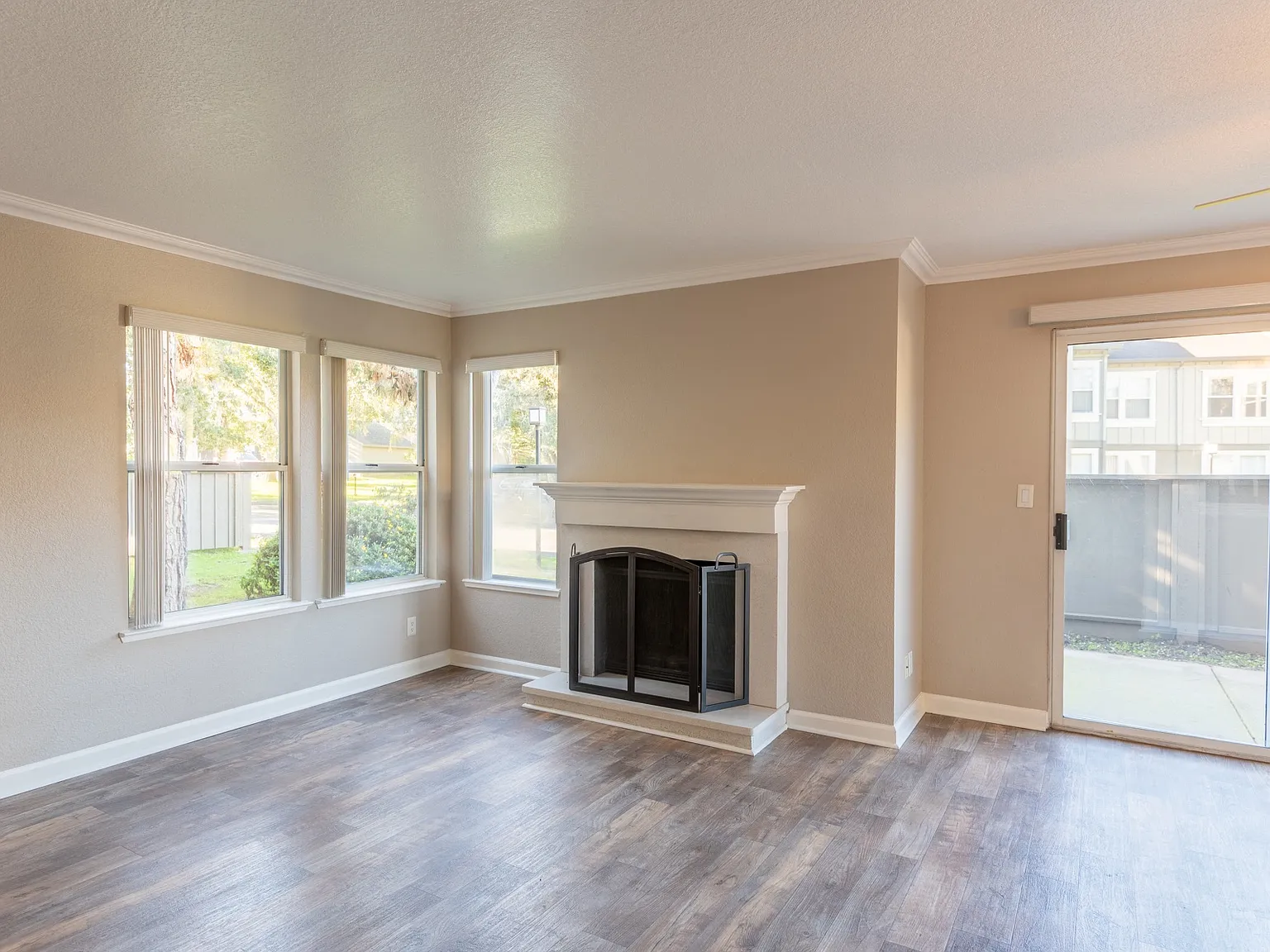 Seventeen Mile Drive Village Apartment Homes — Photo 4