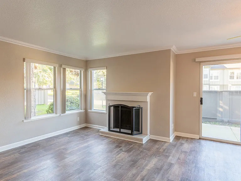 Seventeen Mile Drive Village Apartment Homes — Photo 4