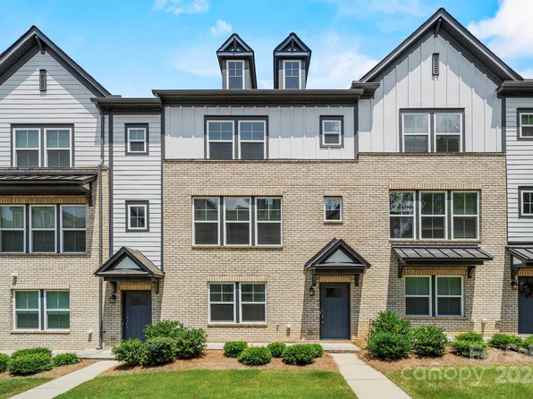 328 Hastings Run Dr, Charlotte, NC 28211