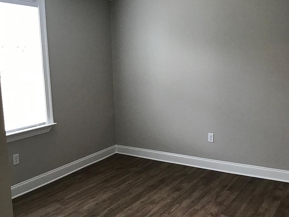 5th image of 440 Helios Ave