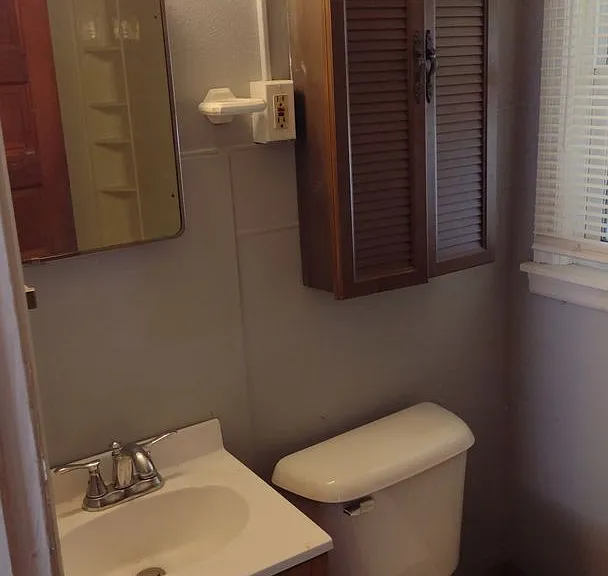 2204 E University Ave — Photo 20