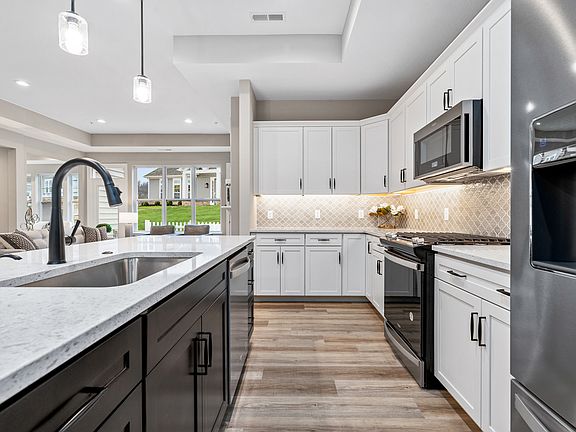 5th image of 142 Village Ln