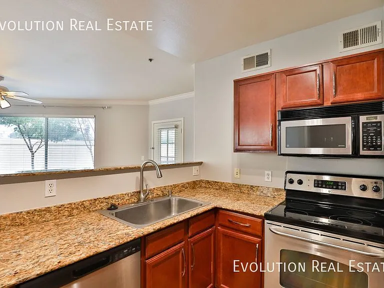 2134 E Broadway Rd #1049 — Photo 9