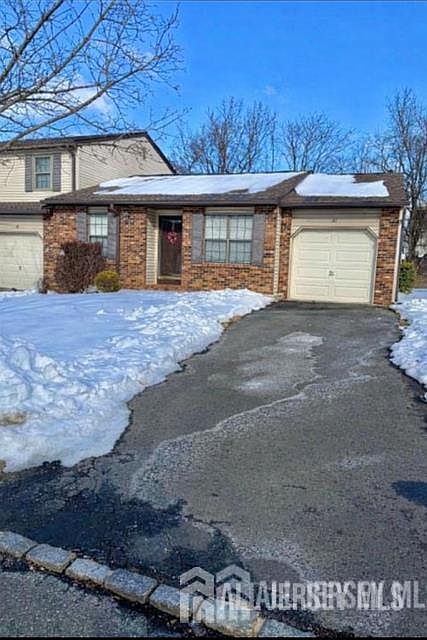 1st image of 32 Dogwood Dr