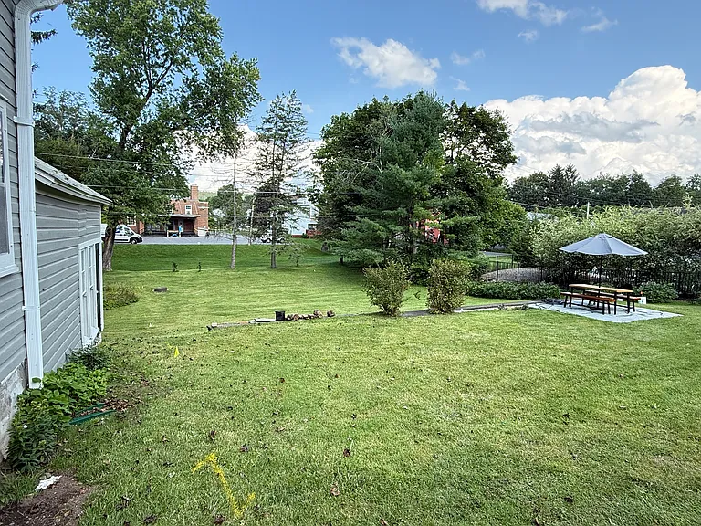 17 Maple Ave — Photo 16