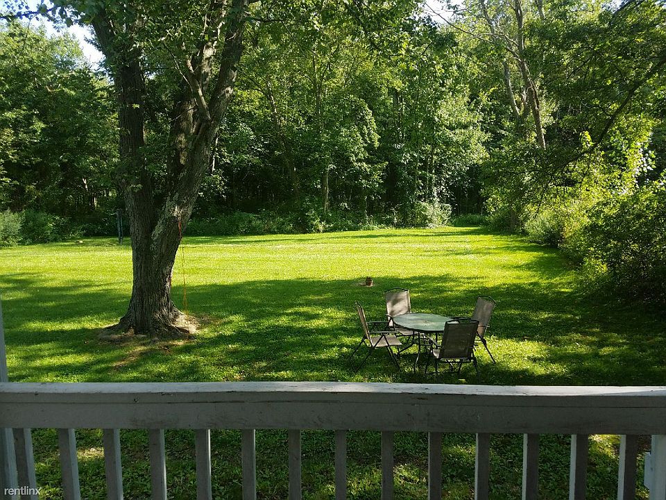 2nd image of 1303 Valley Rd