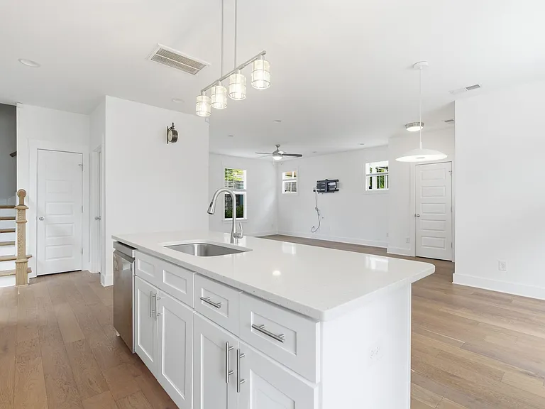 802 Briar Cir — Photo 9