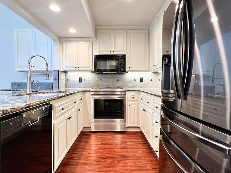 39 Fountain Grove Cir — Photo 6