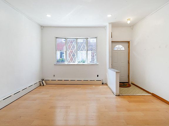 3rd image of 2111 S Rosewood St