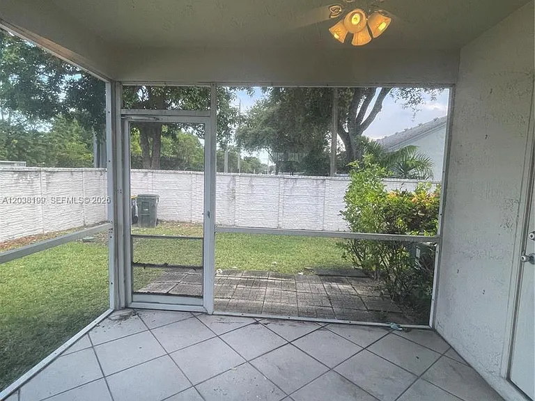 3100 SW 50th St — Photo 14