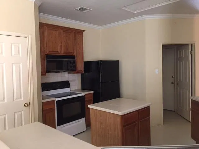 3 bed, 2.0 bath, 1519 sqft, $2,195 — Photo 4