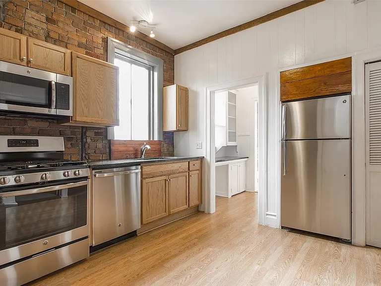 60 E St — Photo 3