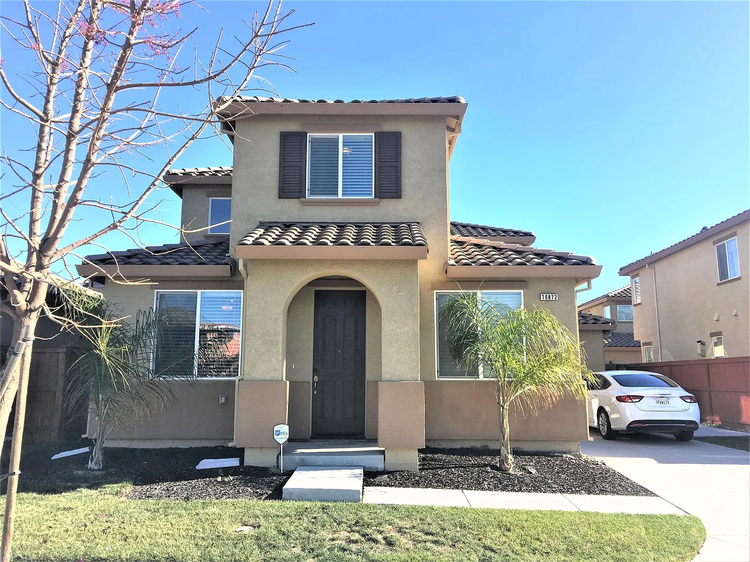 4 bed, 2000 sqft, $2,945 — Photo 2