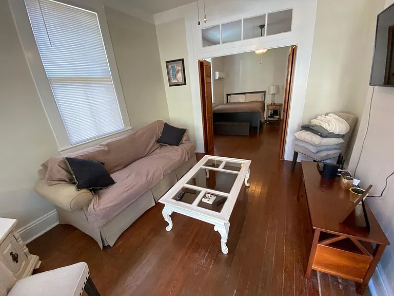 1015 Leontine St — Photo 3