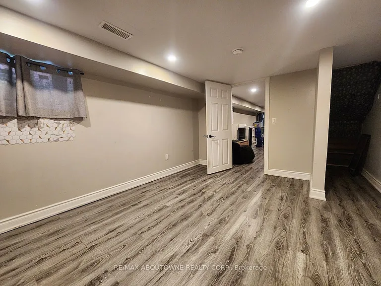 498 Main St E #1B — Photo 13