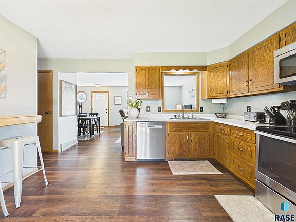 3rd image of 5701 W Coughran Ct