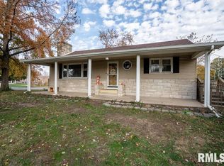 302 E Benedict St, Benton, IL 62812