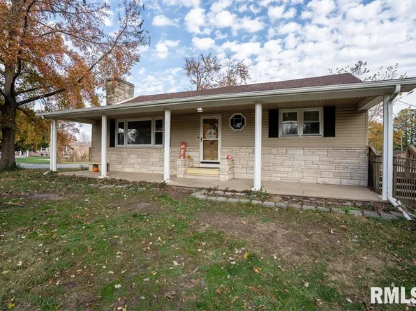 302 E Benedict St, Benton, IL 62812