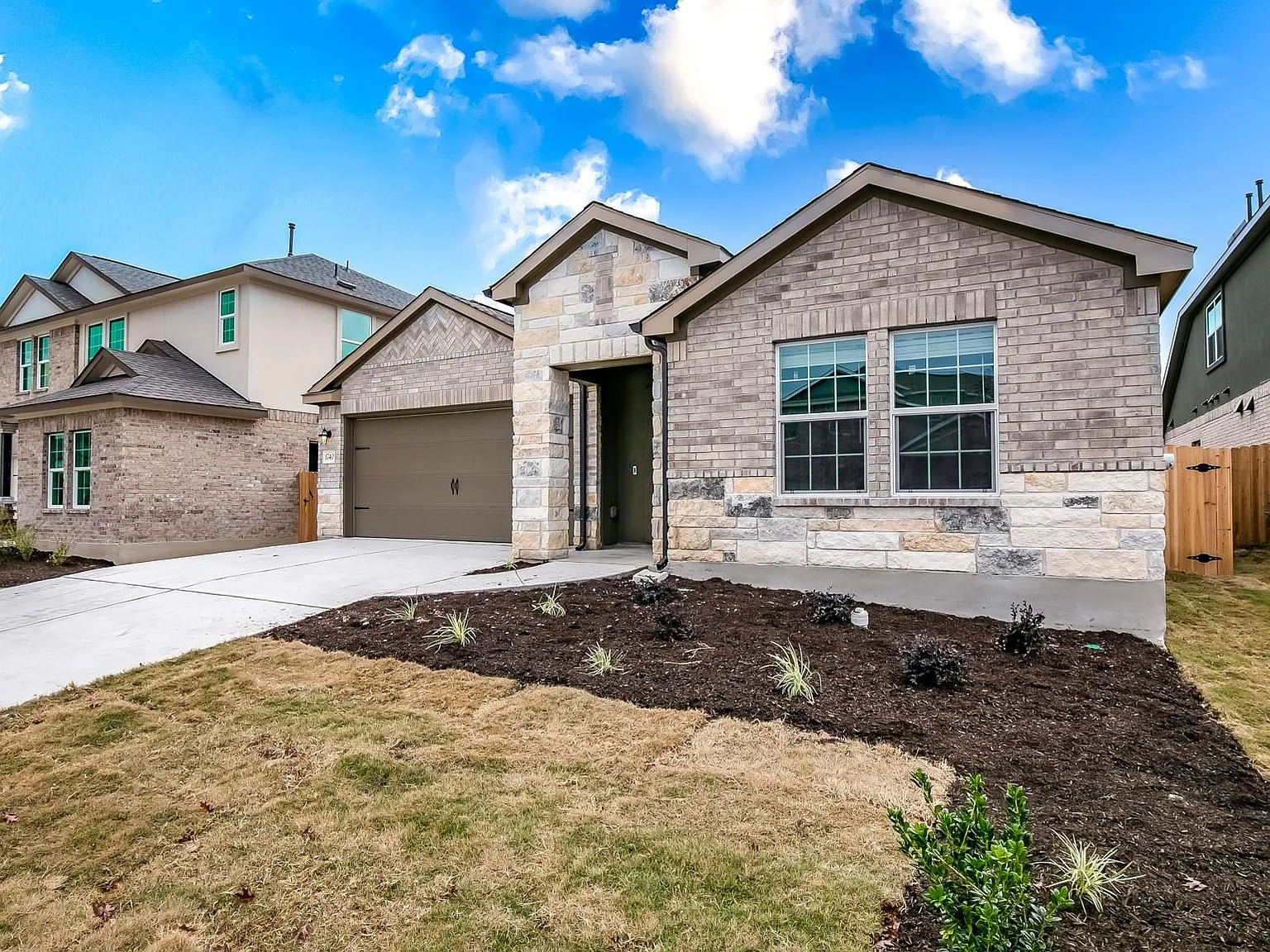 4 bed, 3.0 bath, 2356 sqft, $2,345 — Photo 3