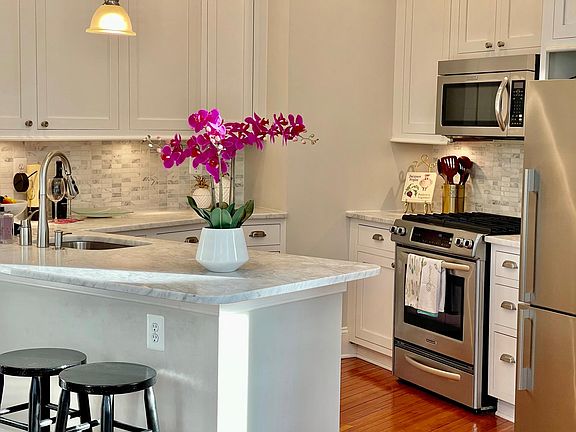 Large Breakfast Bar / Workstation