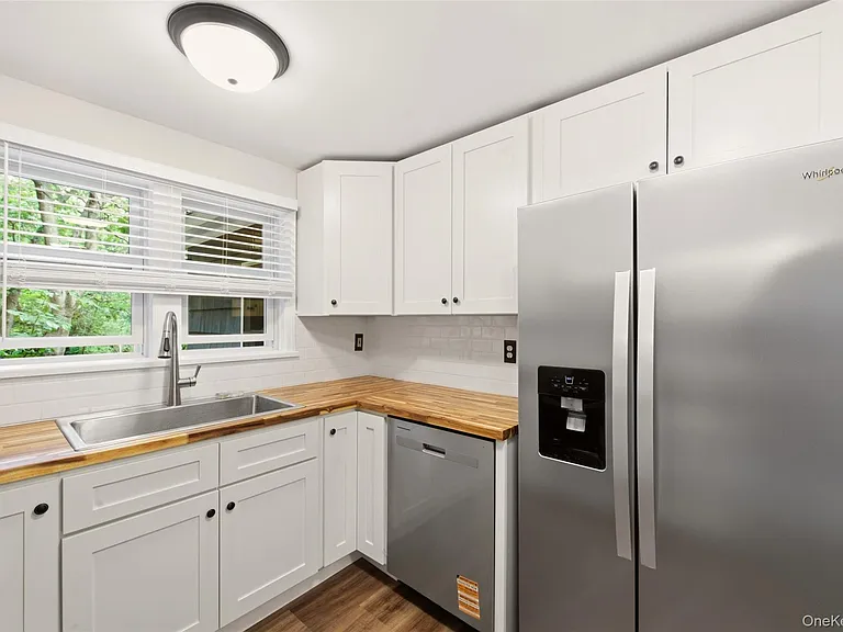 40 Scudder Ave — Photo 13