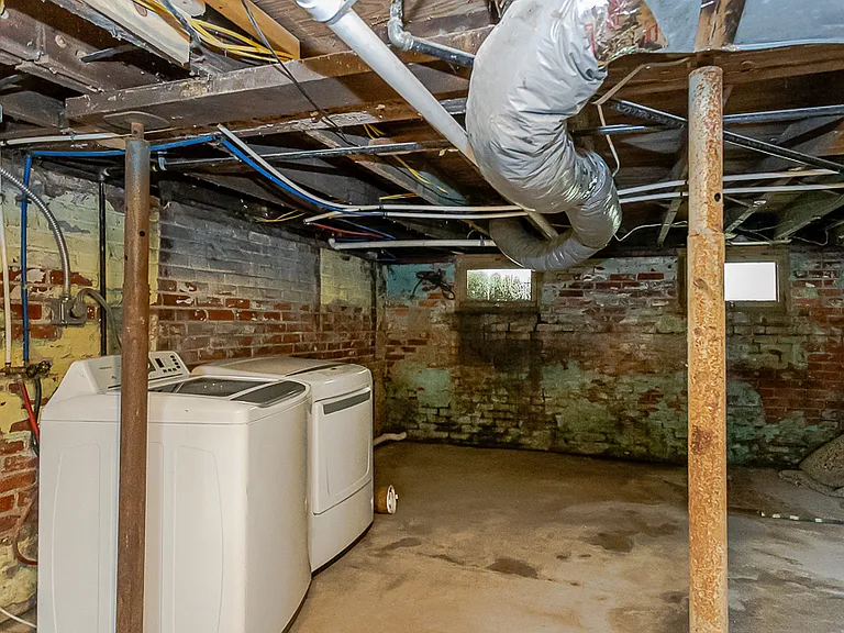 315 Eastern Ave — Photo 38