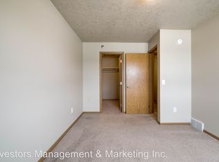 2148 Landmark Cir NW, Minot, ND 58703
