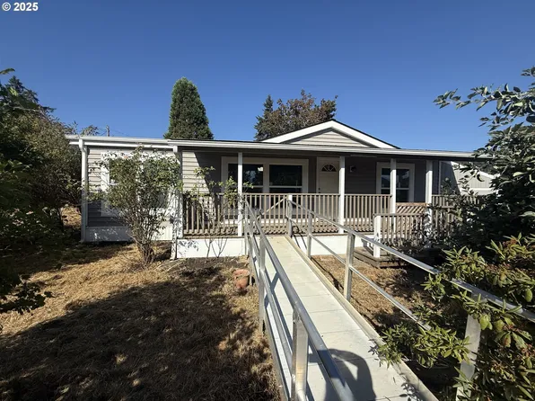 373 Hayhurst Rd, Yoncalla, OR 97499