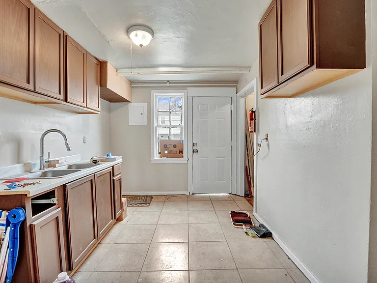 28 Blackmore St #28 — Photo 2