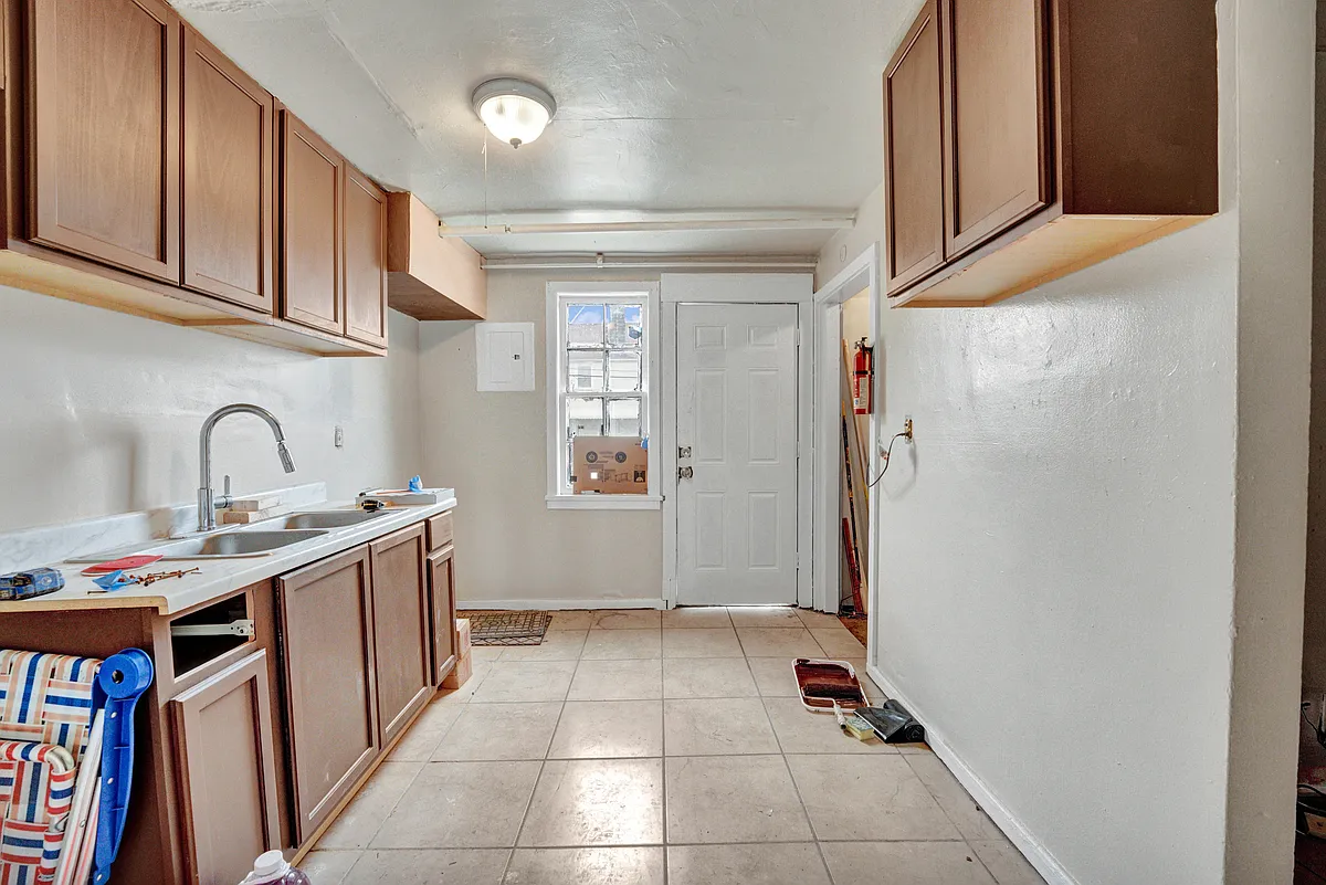Building Photo - 28 Blackmore St #28
