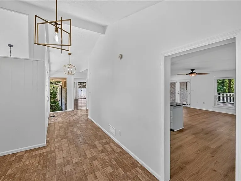 1714 S Johnson Ferry Rd NE — Photo 12