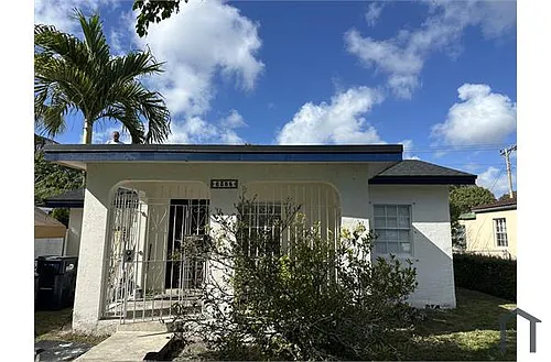6385 SW 39th Ter Photo 1