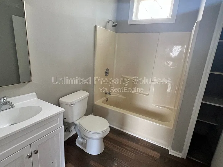 214 S 13th St #B — Photo 9