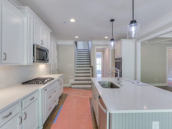 4th image of 400 Yellowtail Dr