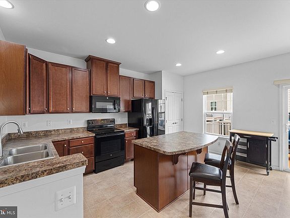 2nd image of 6184 Willow Pl