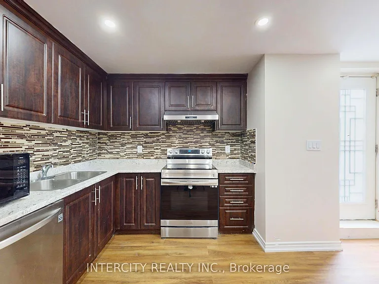 392 Derrydale Dr #LOWER — Photo 8