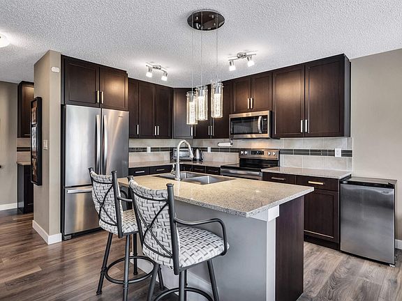 4th image of 5033 Andison Close SW