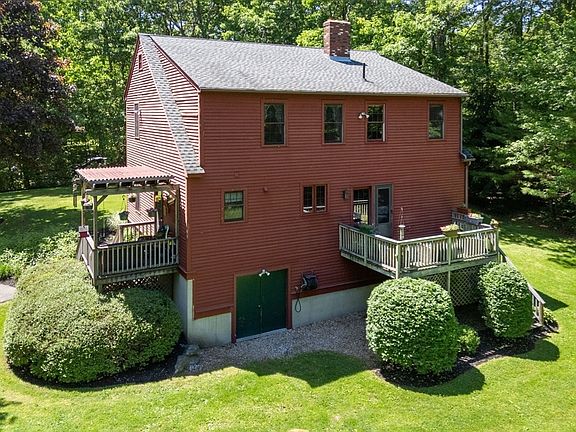 4th image of 164 White Birch St